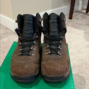 GORE-TEX Women's Black and Brown Outdoor Boots